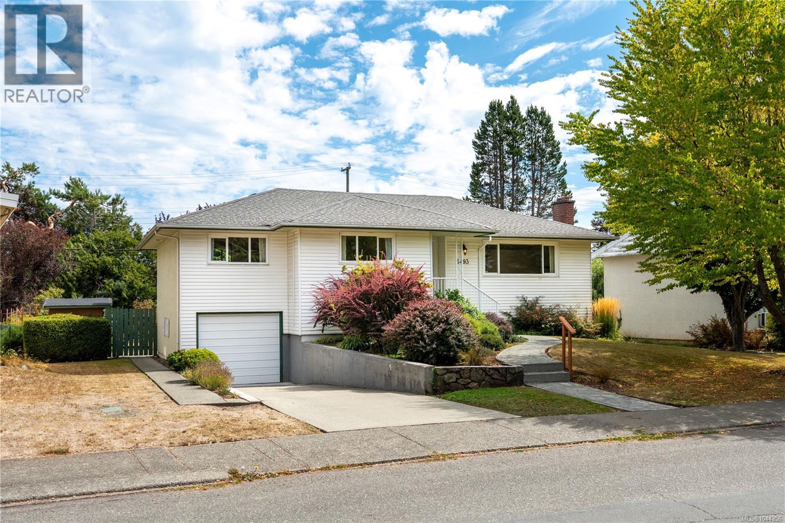 3493 Cardiff Pl, Oak Bay, British Columbia  V8P 4Y9 - Photo 2 - 1044356