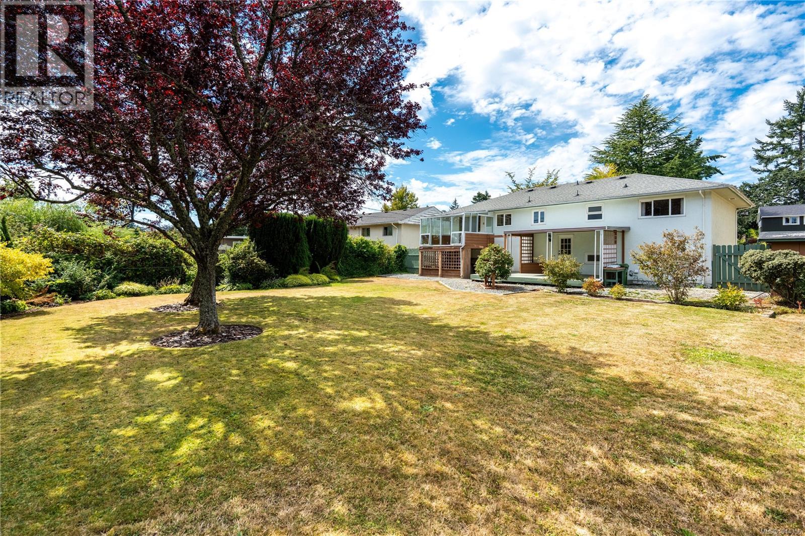 3493 Cardiff Pl, Oak Bay, British Columbia  V8P 4Y9 - Photo 31 - 1044356