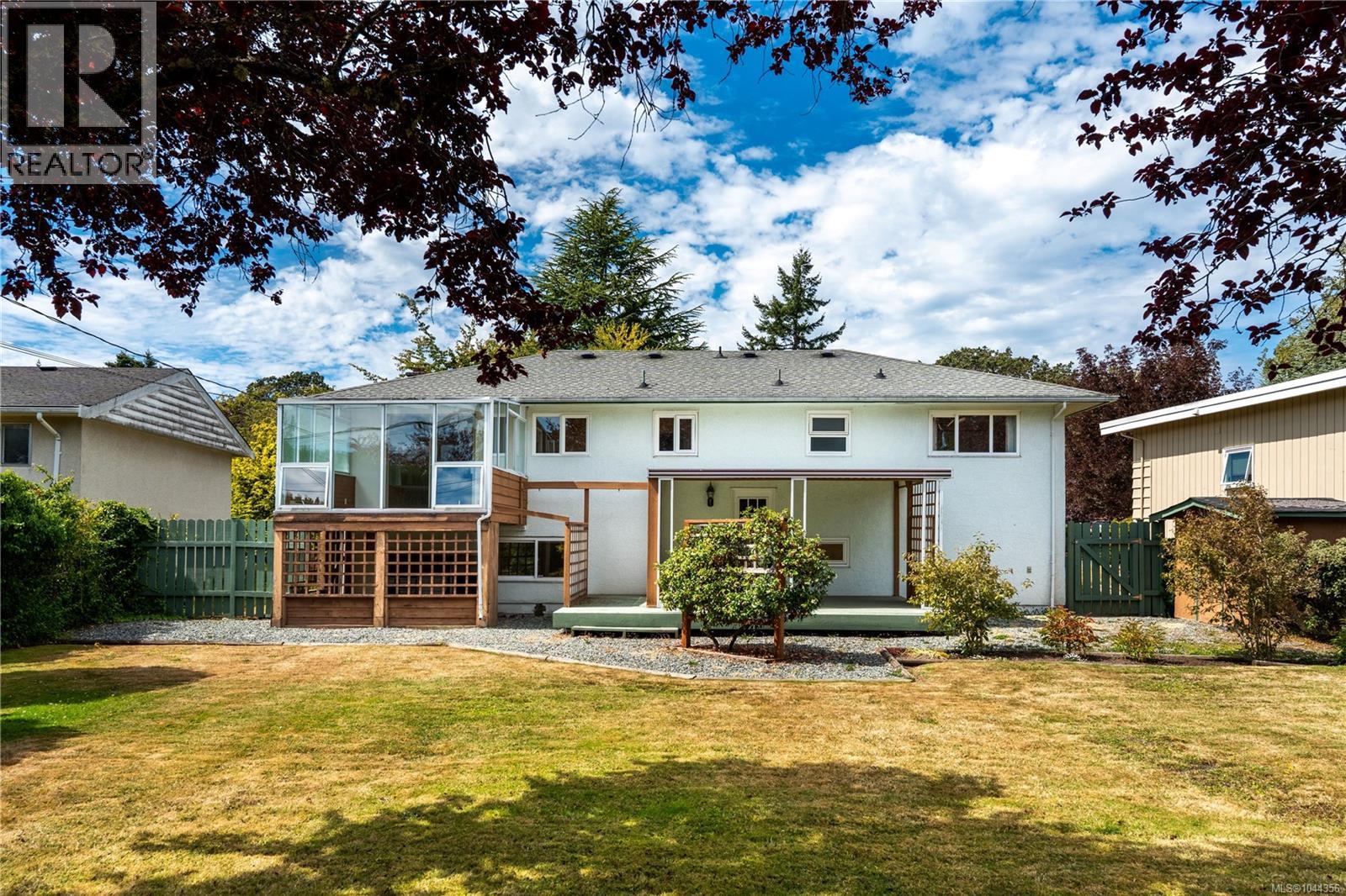 3493 Cardiff Pl, Oak Bay, British Columbia  V8P 4Y9 - Photo 33 - 1044356