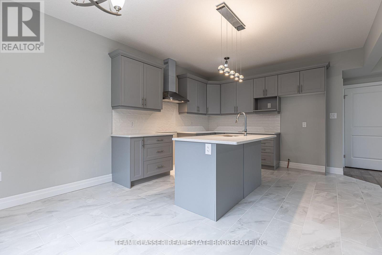 3465 Oriole Circle E, London South, Ontario  N6N 1K6 - Photo 12 - X13702804