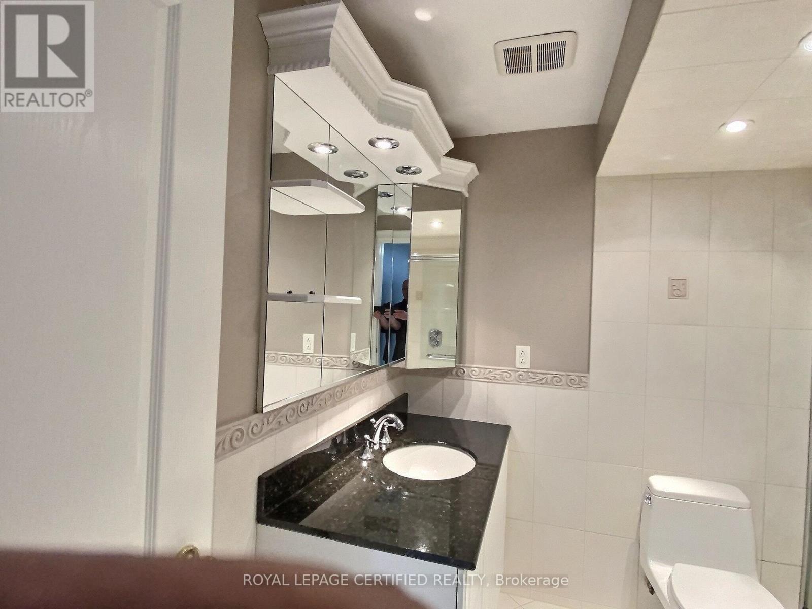 3845 Brinwood Gate W, Mississauga, Ontario  L5M 7H3 - Photo 19 - W13702794