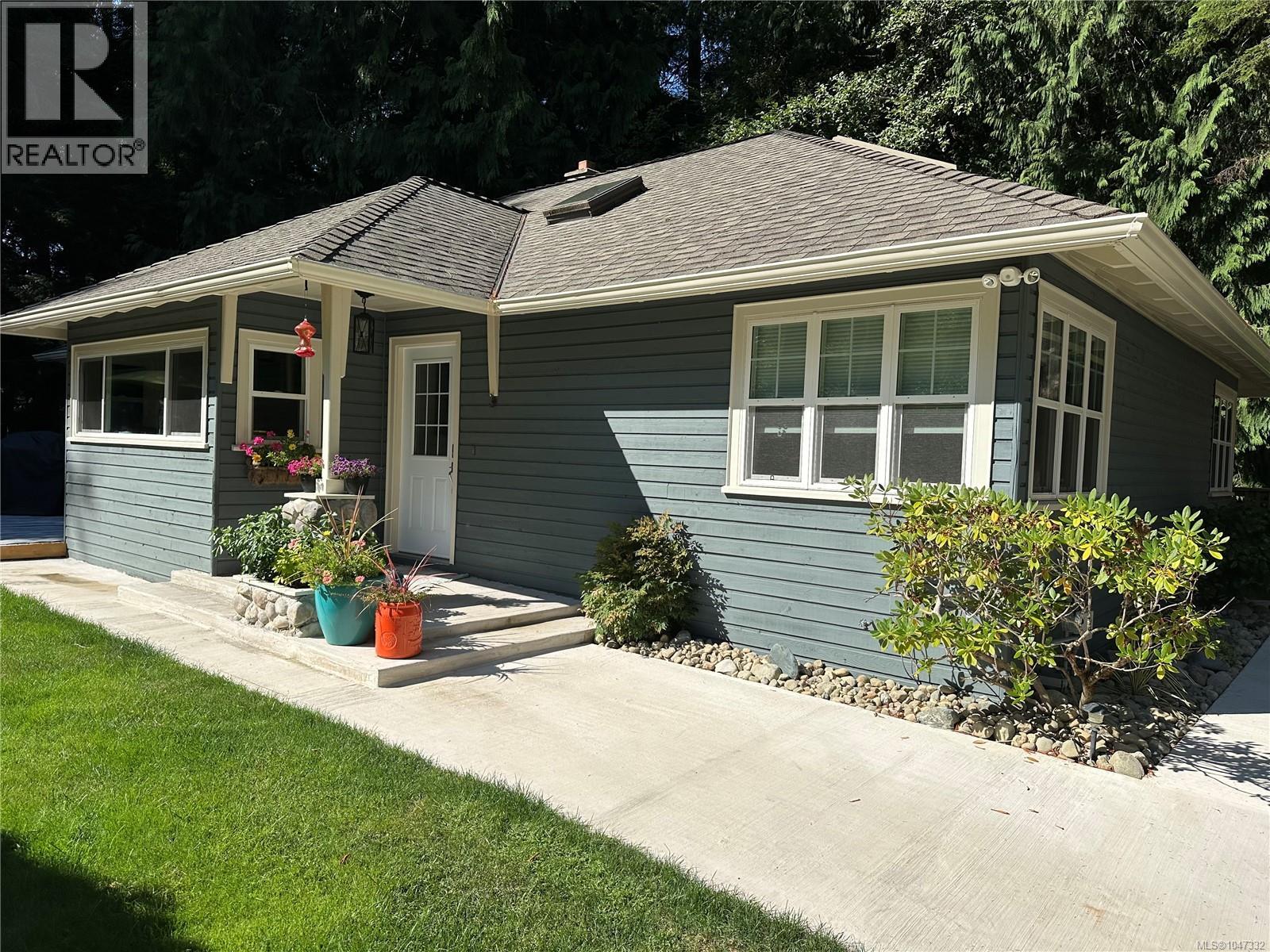 324 Chester Rd, Qualicum Beach, British Columbia