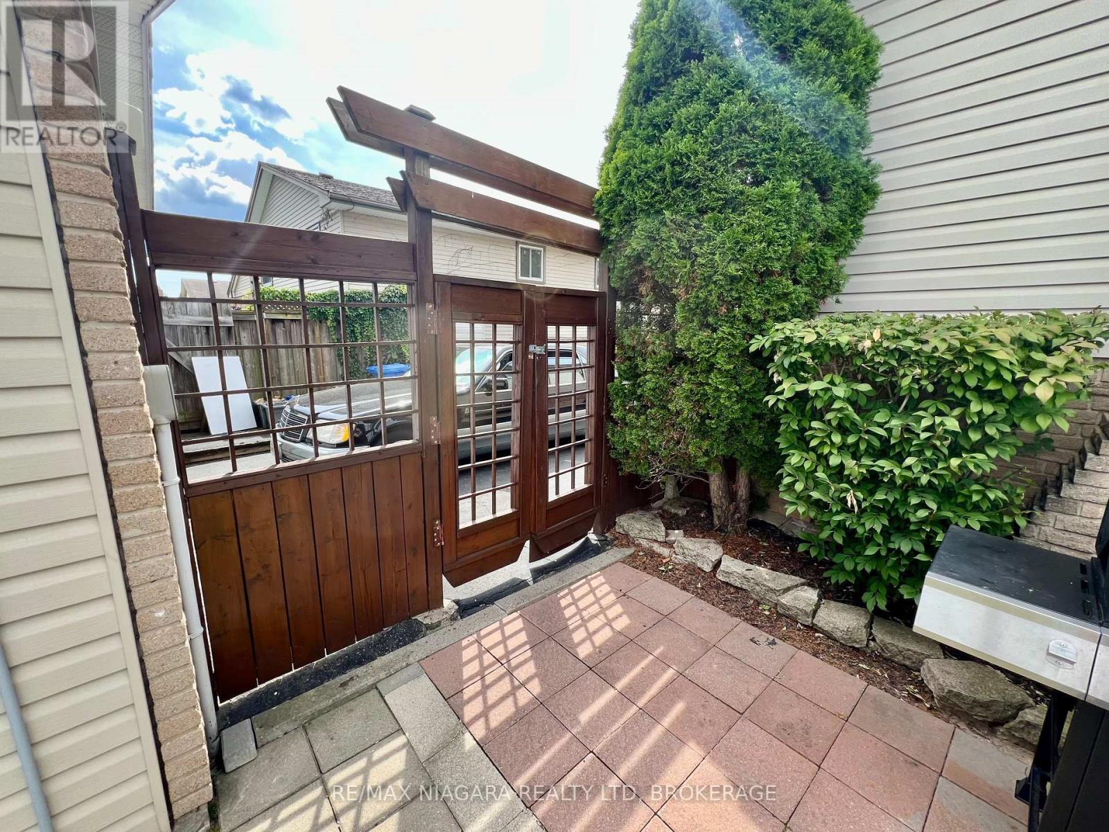 6196 Kirkland Drive, Niagara Falls, Ontario  L2H 2A6 - Photo 8 - X13691292