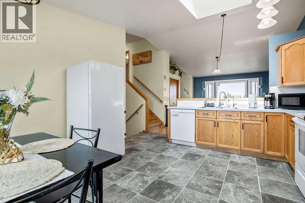 115 5 St, Rural Rocky View County, Alberta  T1Z 0T6 - Photo 11 - A2338251
