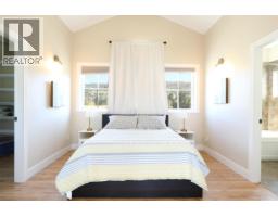 390 Quilchena Drive, Kelowna, British Columbia  V1W 4W4 - Photo 24 - 10395256