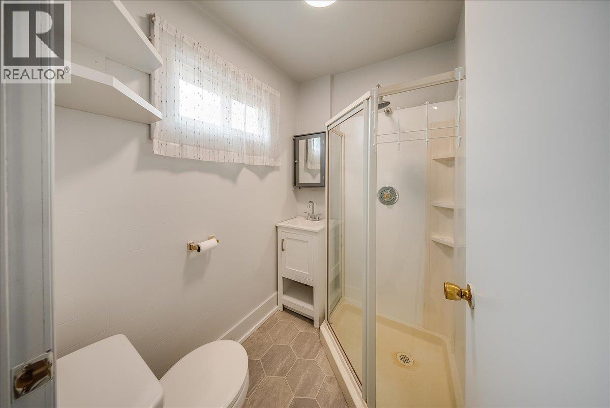 795 Binns Street, Trail, British Columbia  V1R 3G6 - Photo 10 - 10398503