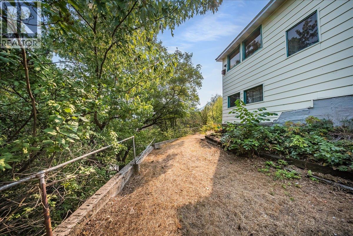 795 Binns Street, Trail, British Columbia  V1R 3G6 - Photo 25 - 10398503