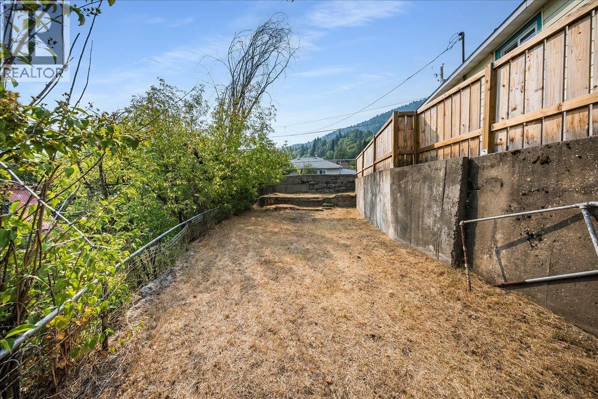 795 Binns Street, Trail, British Columbia  V1R 3G6 - Photo 28 - 10398503