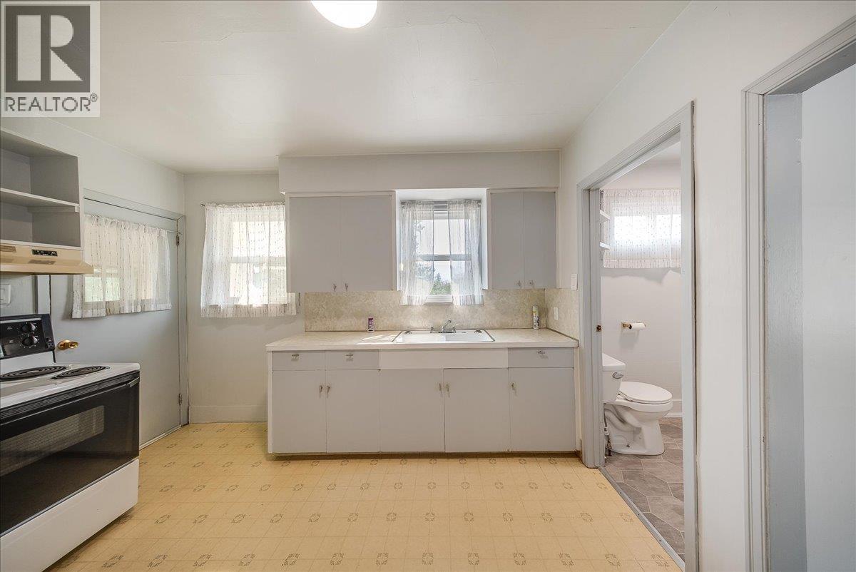 795 Binns Street, Trail, British Columbia  V1R 3G6 - Photo 4 - 10398503