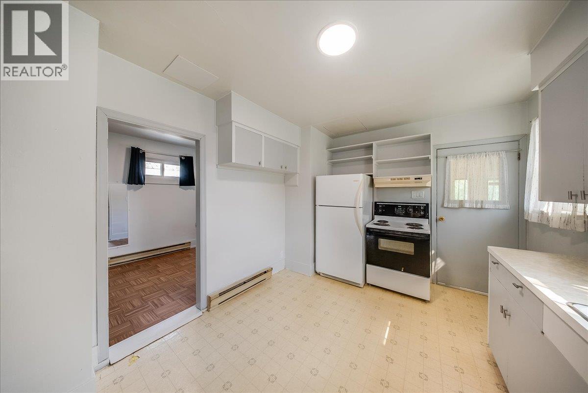 795 Binns Street, Trail, British Columbia  V1R 3G6 - Photo 5 - 10398503