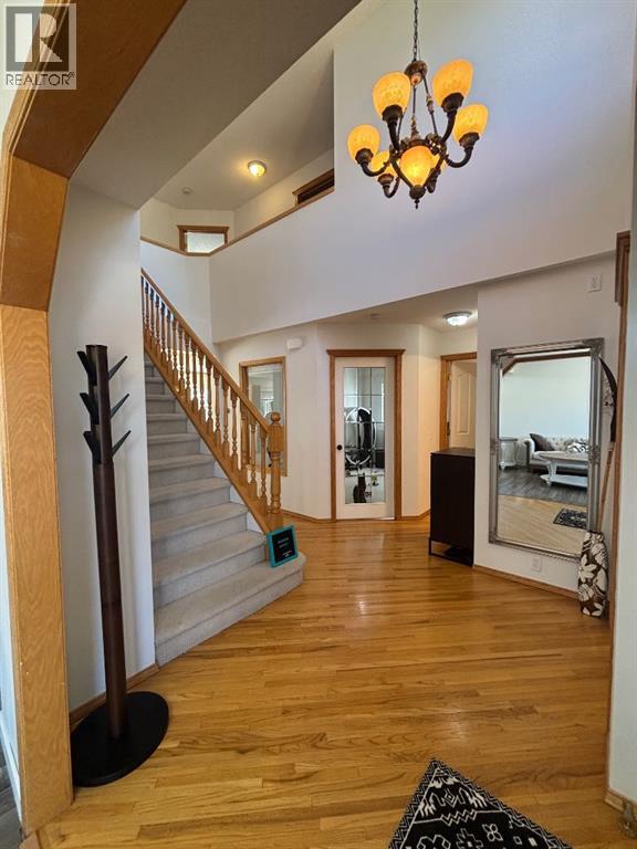 513 Sierra Madre Court SW, Calgary, Alberta  T3H 3H5 - Photo 5 - A2326834