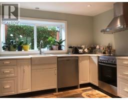 329 W 23RD AVENUE, North Vancouver, British Columbia