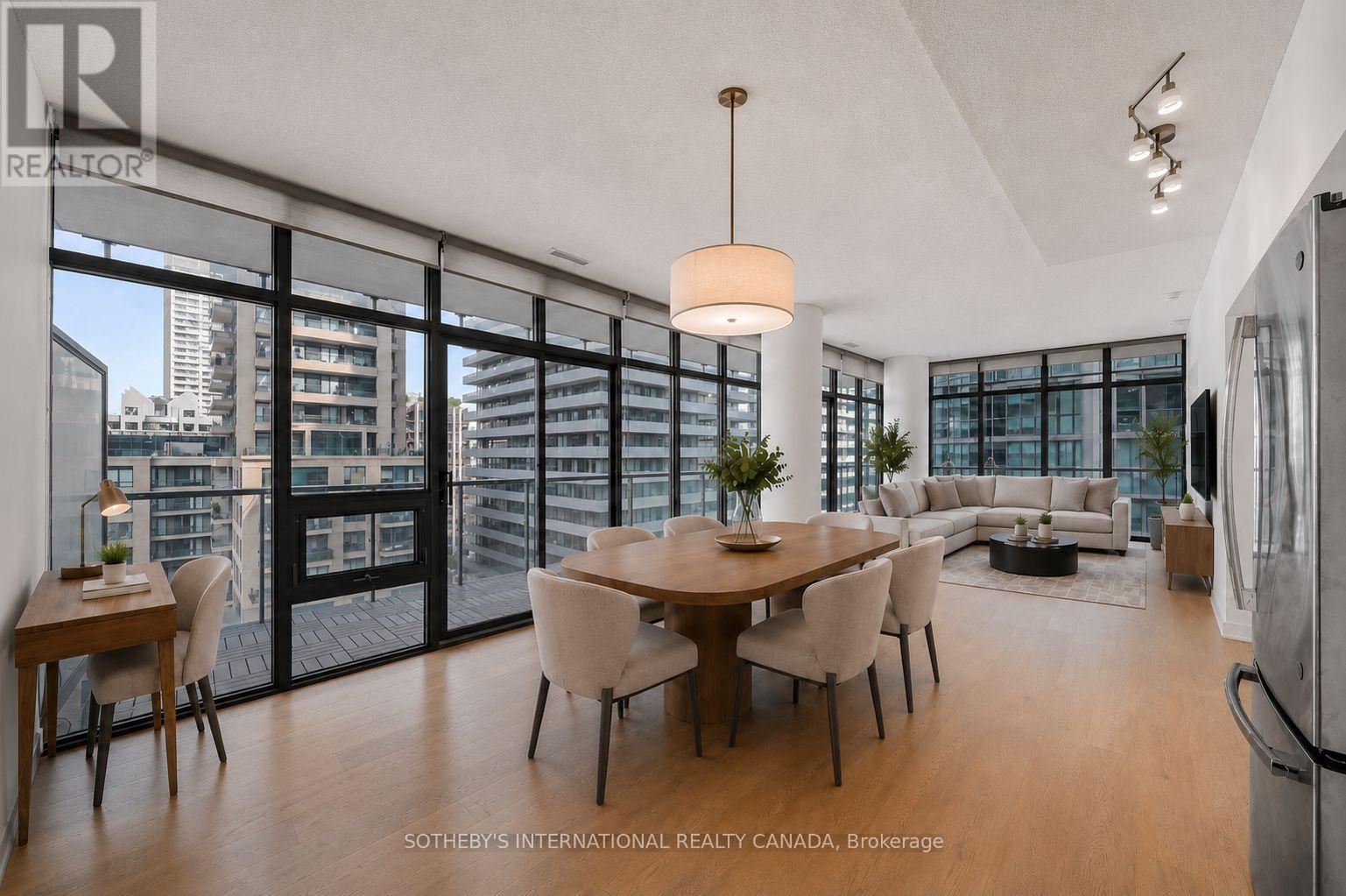 1611 - 33 CHARLES STREET E, Toronto, Ontario