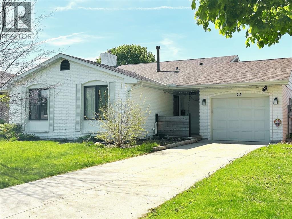 25 Durco Avenue, Sarnia, Ontario  N7S 4N3 - Photo 1 - 26020442
