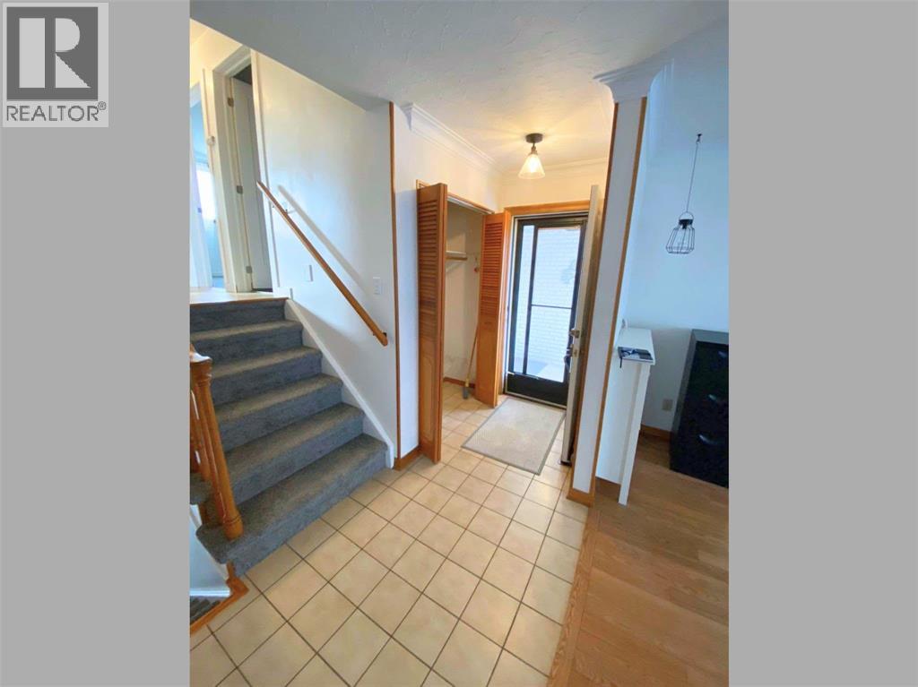 25 Durco Avenue, Sarnia, Ontario  N7S 4N3 - Photo 6 - 26020442