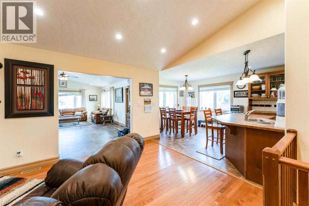 43 N 2a Street E, Magrath, Alberta  T0K 1J0 - Photo 2 - A2328494