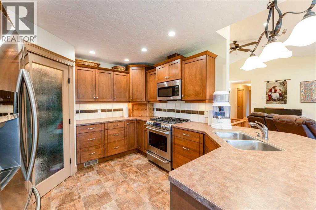 43 N 2a Street E, Magrath, Alberta  T0K 1J0 - Photo 7 - A2328494