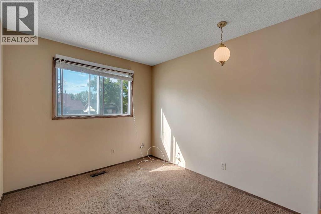 703 Woodpark Boulevard SW, Calgary, Alberta T2W 3M9 - Photo 16 - A2325598