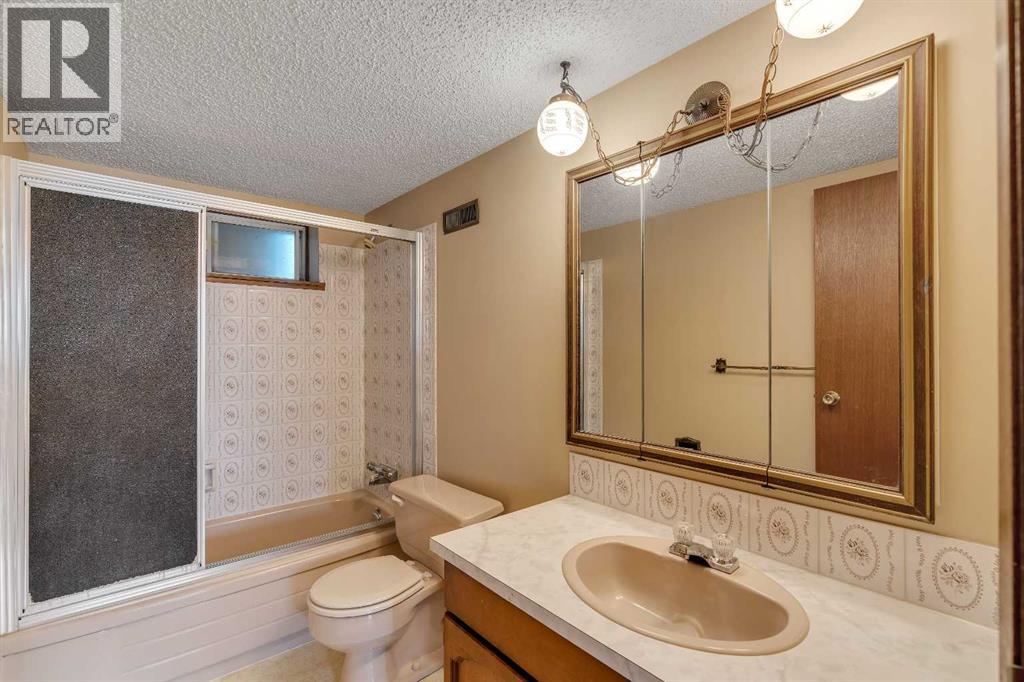 703 Woodpark Boulevard SW, Calgary, Alberta T2W 3M9 - Photo 24 - A2325598