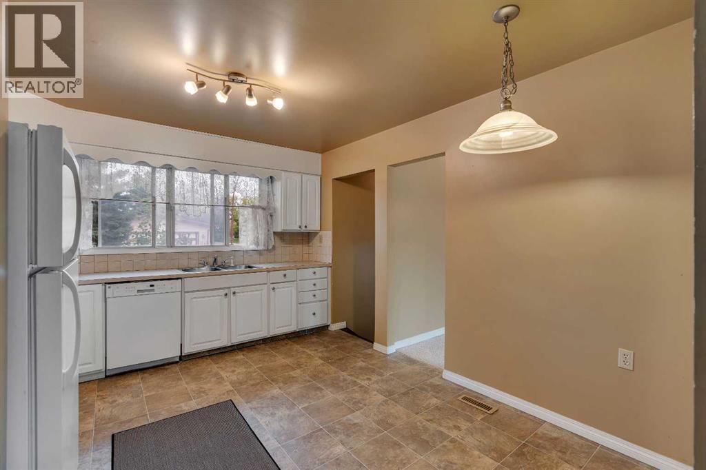 703 Woodpark Boulevard SW, Calgary, Alberta T2W 3M9 - Photo 7 - A2325598