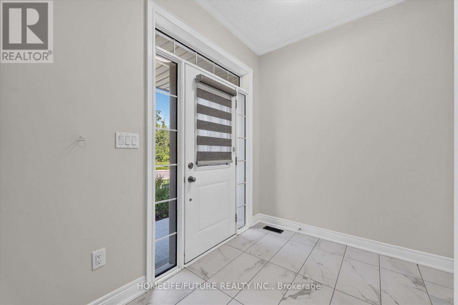 291 Kirkham Drive, Markham, Ontario  L3S 0E9 - Photo 3 - N13702894