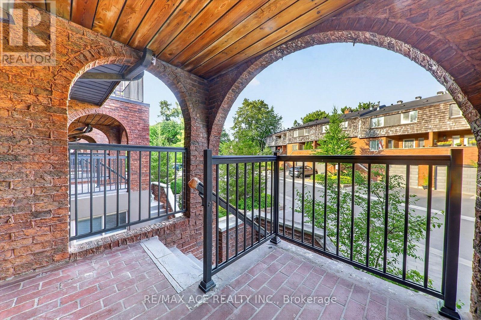 65 Cricklewood Crescent, Markham, Ontario  L3T 4T8 - Photo 4 - N13702900