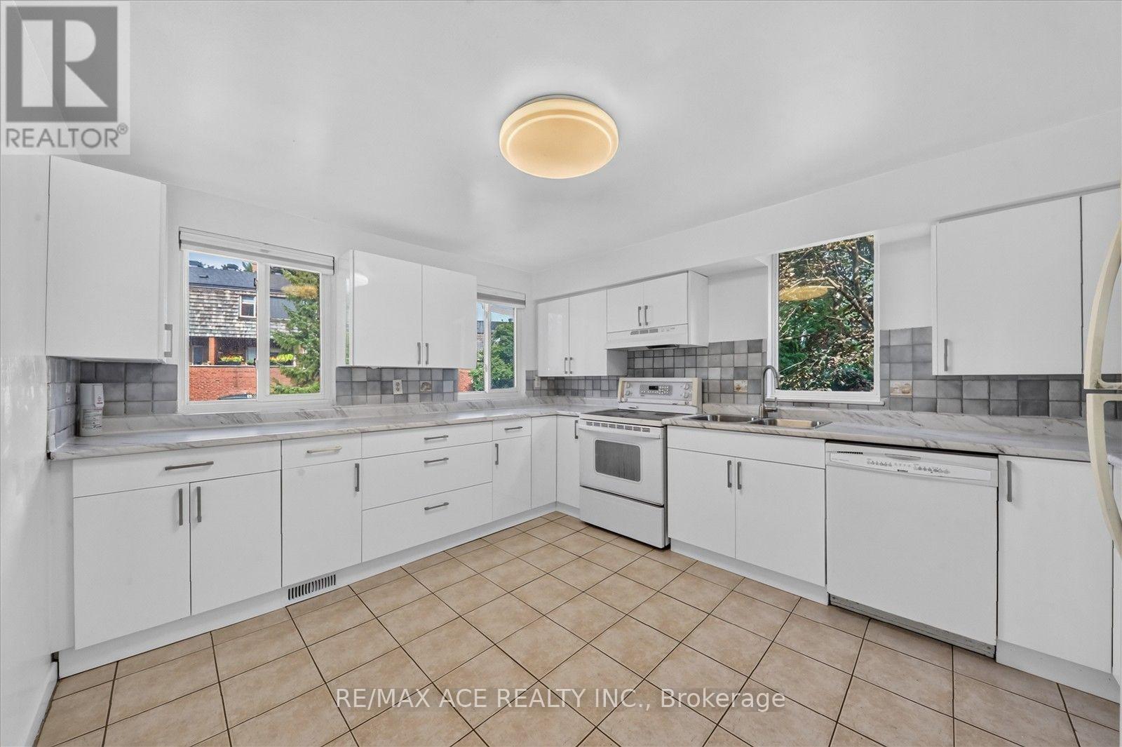 65 Cricklewood Crescent, Markham, Ontario  L3T 4T8 - Photo 8 - N13702900