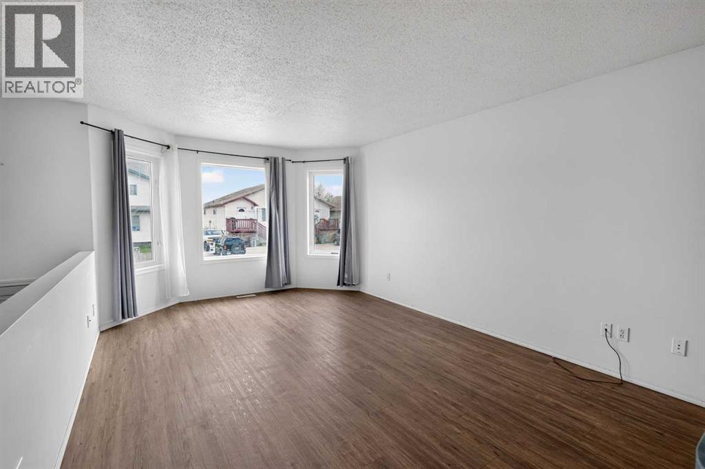 9216 94a Avenue, Grande Prairie, Alberta  T8V 6W5 - Photo 5 - A2335724