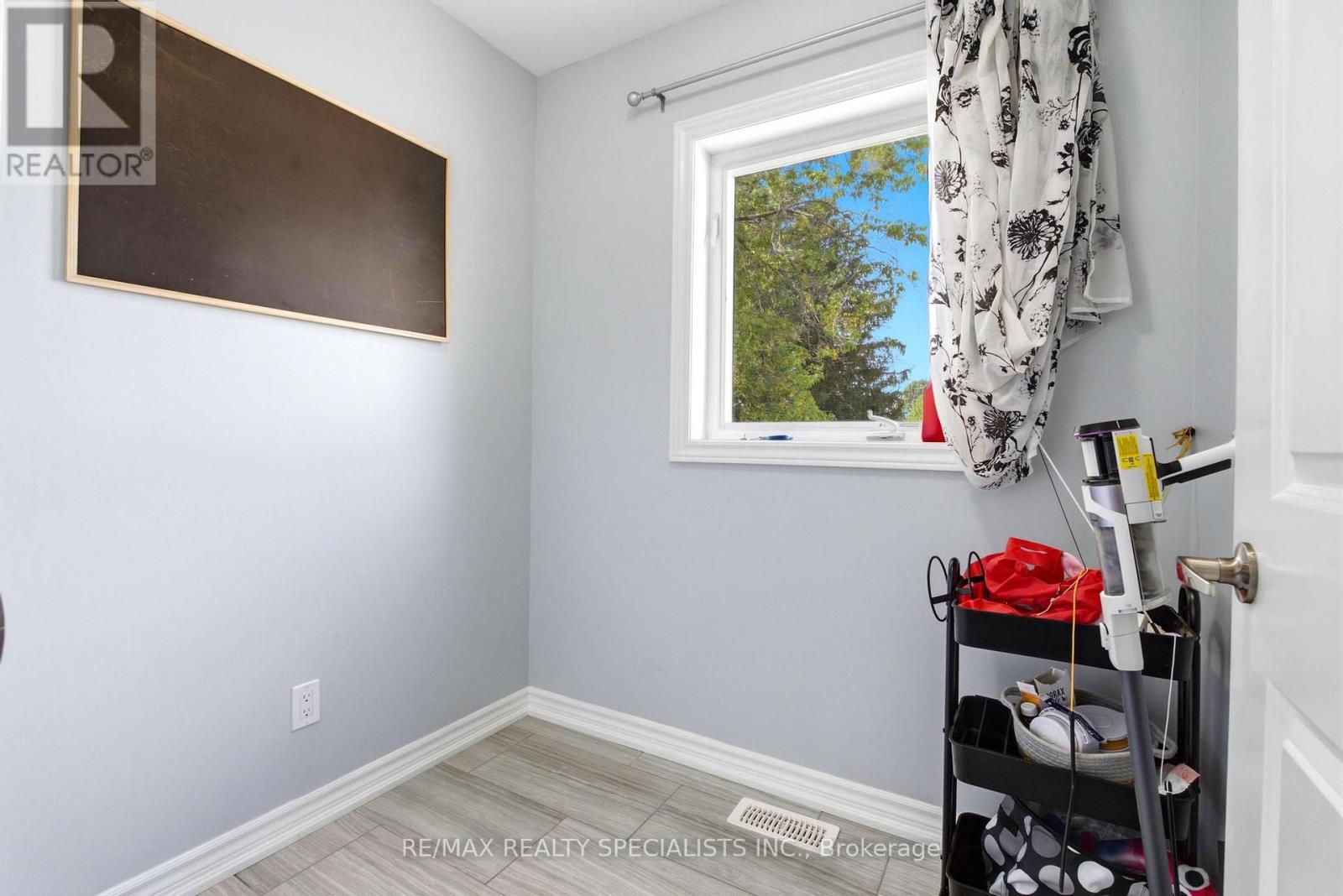 128 Law Drive, Guelph, Ontario  N1E 0M2 - Photo 29 - X13702862