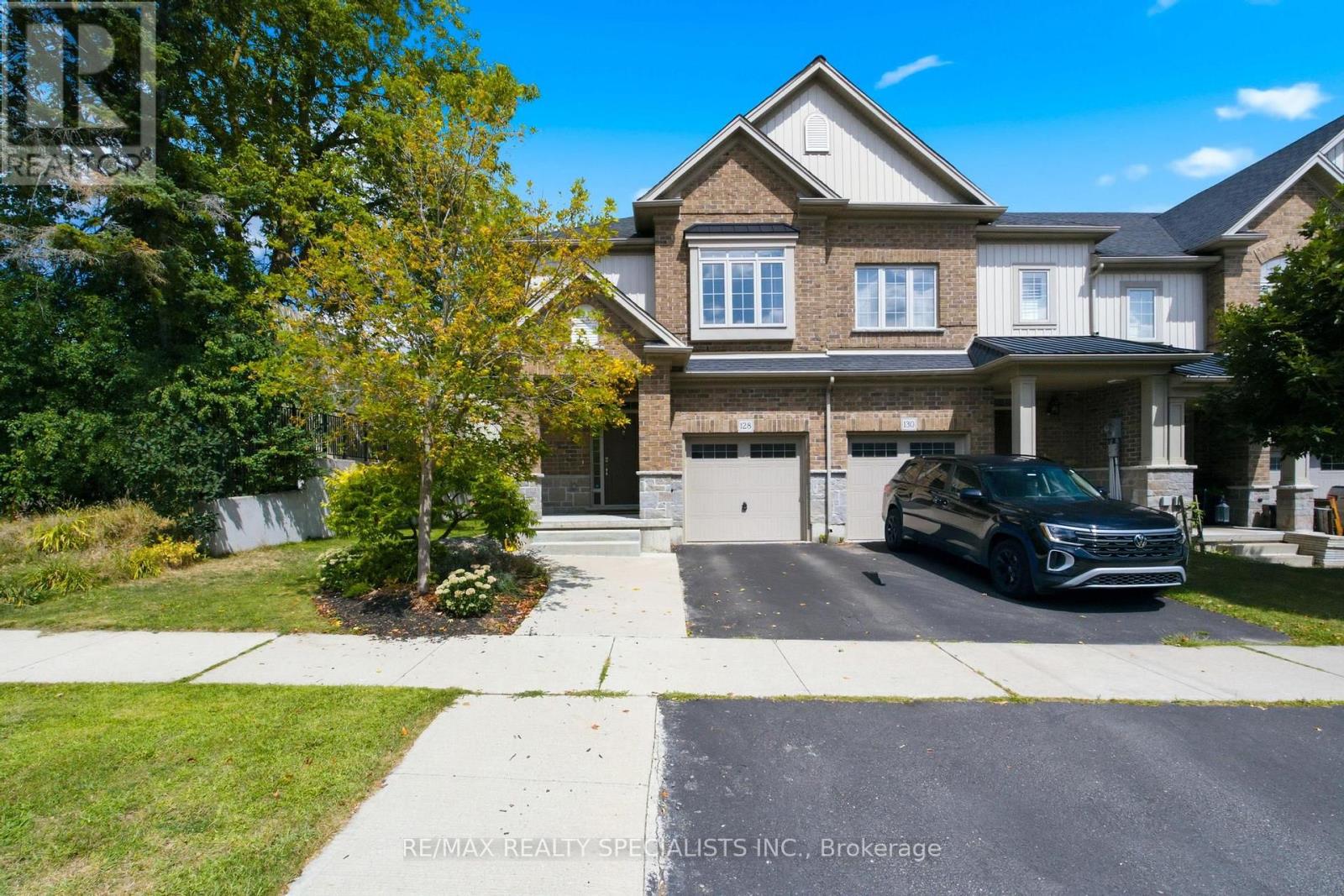 128 Law Drive, Guelph, Ontario  N1E 0M2 - Photo 3 - X13702862