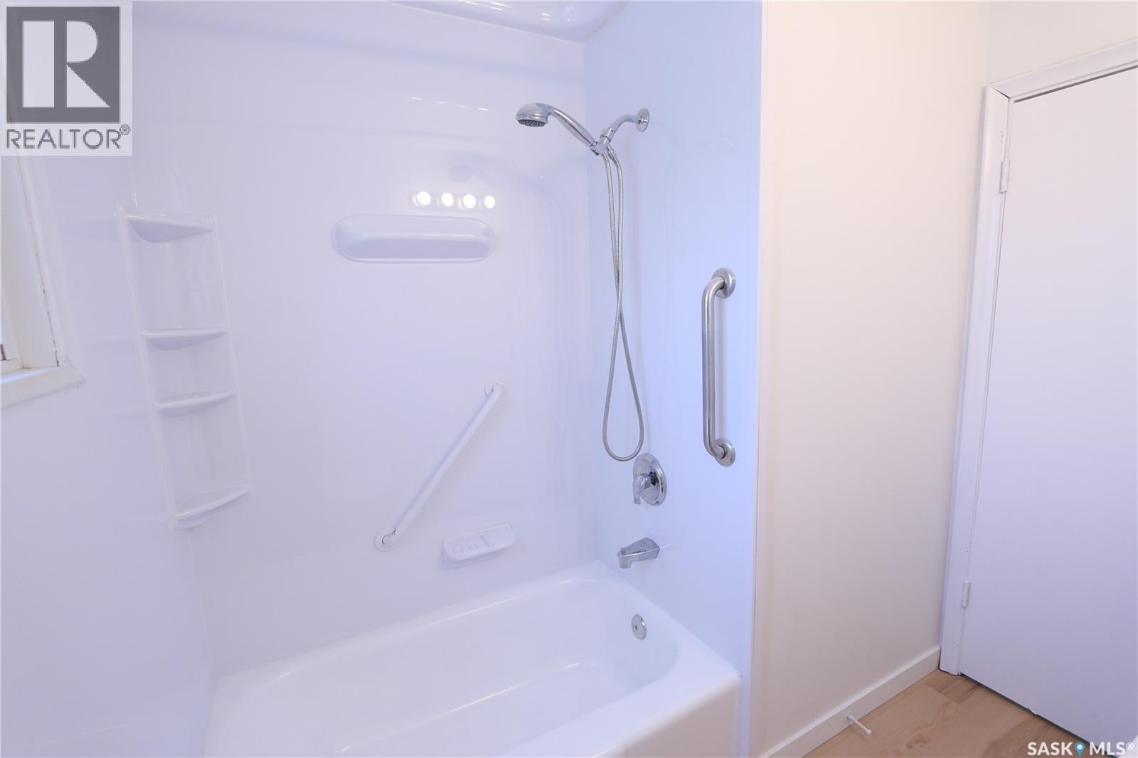 2910 Avonhurst Drive, Regina, Saskatchewan  S4R 3J5 - Photo 14 - SK046357