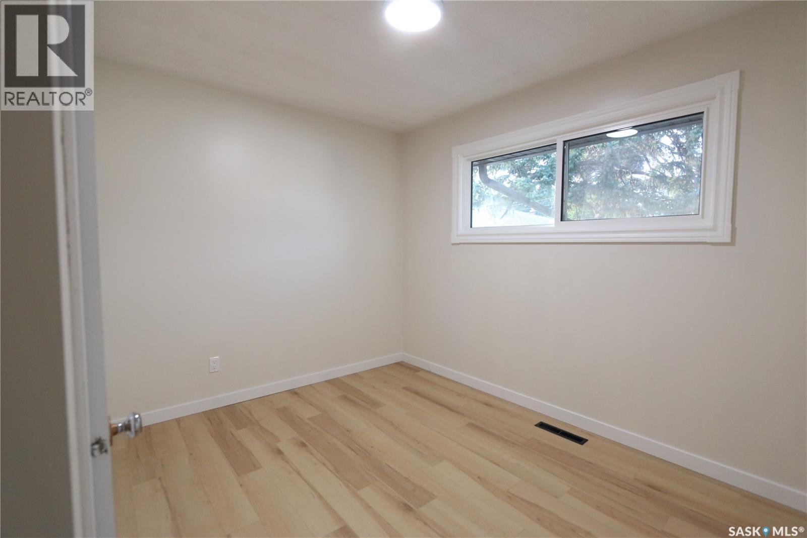 2910 Avonhurst Drive, Regina, Saskatchewan  S4R 3J5 - Photo 18 - SK046357