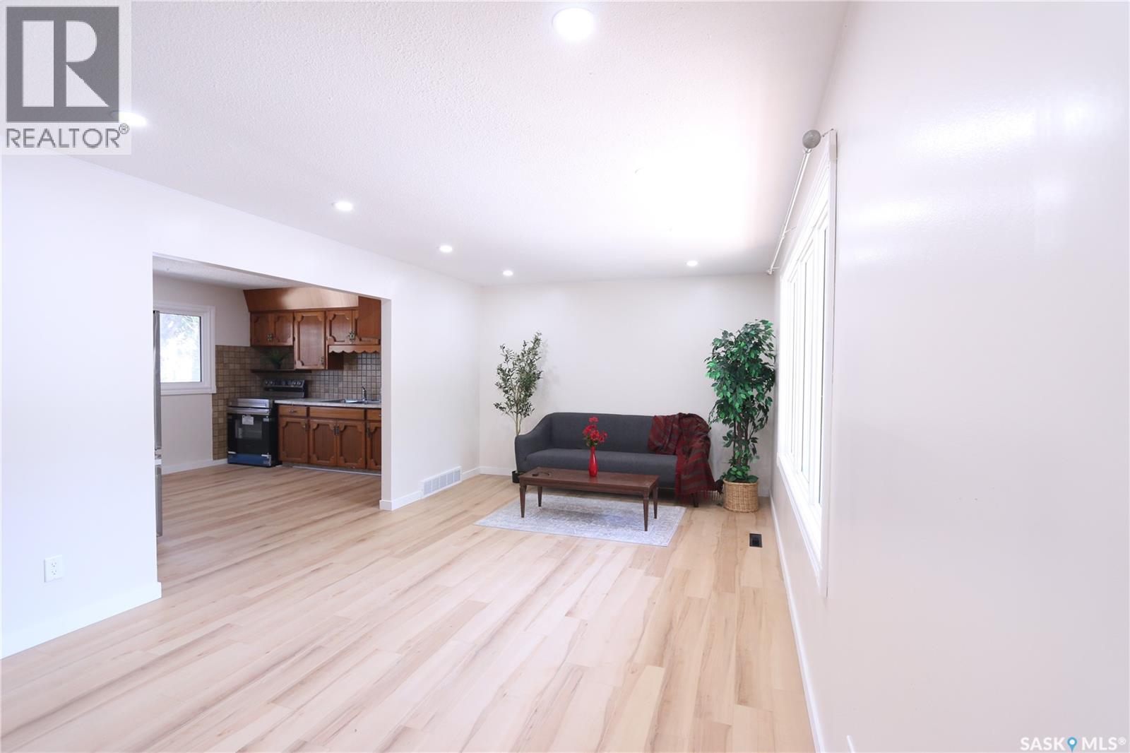 2910 Avonhurst Drive, Regina, Saskatchewan  S4R 3J5 - Photo 4 - SK046357