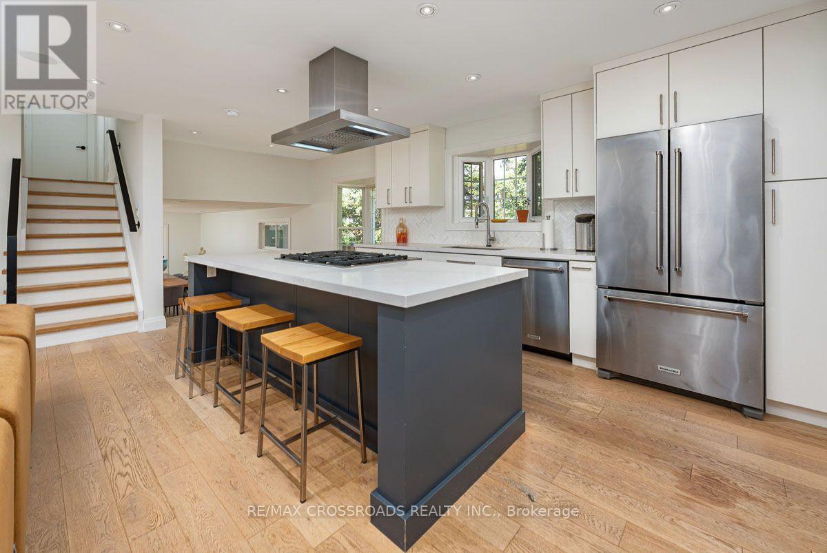 132 Collingsbrook Boulevard, Toronto, Ontario  M1W 1M7 - Photo 5 - E13702924