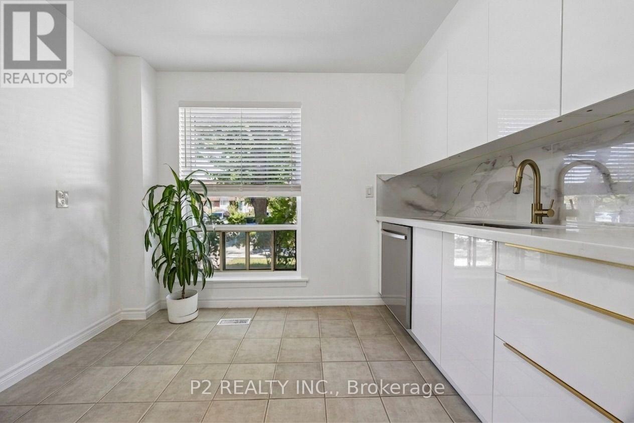 22-25 Gosford Blvd. Boulevard N, Toronto, Ontario  M3N 2G7 - Photo 2 - W13702908