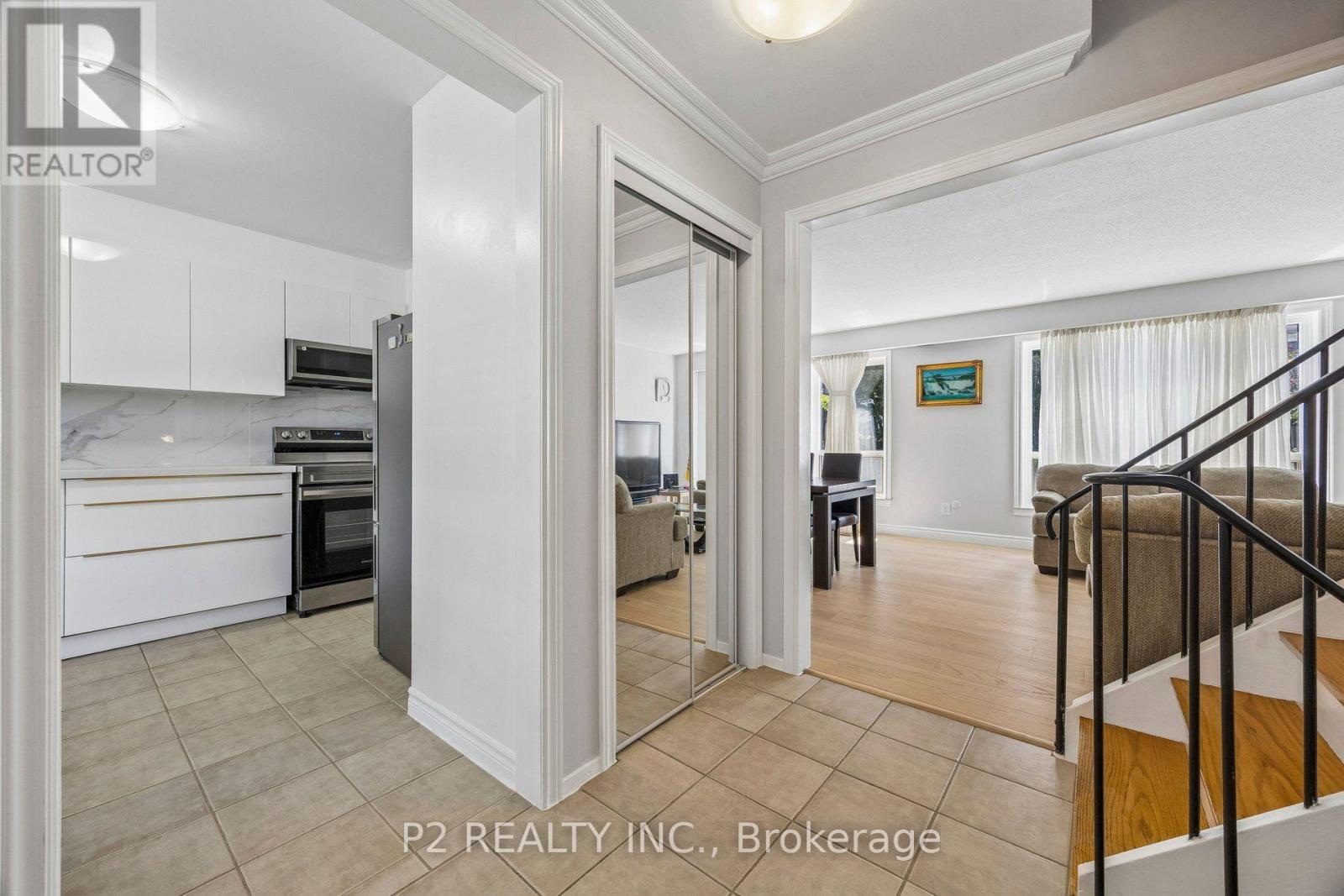 22-25 Gosford Blvd. Boulevard N, Toronto, Ontario  M3N 2G7 - Photo 4 - W13702908