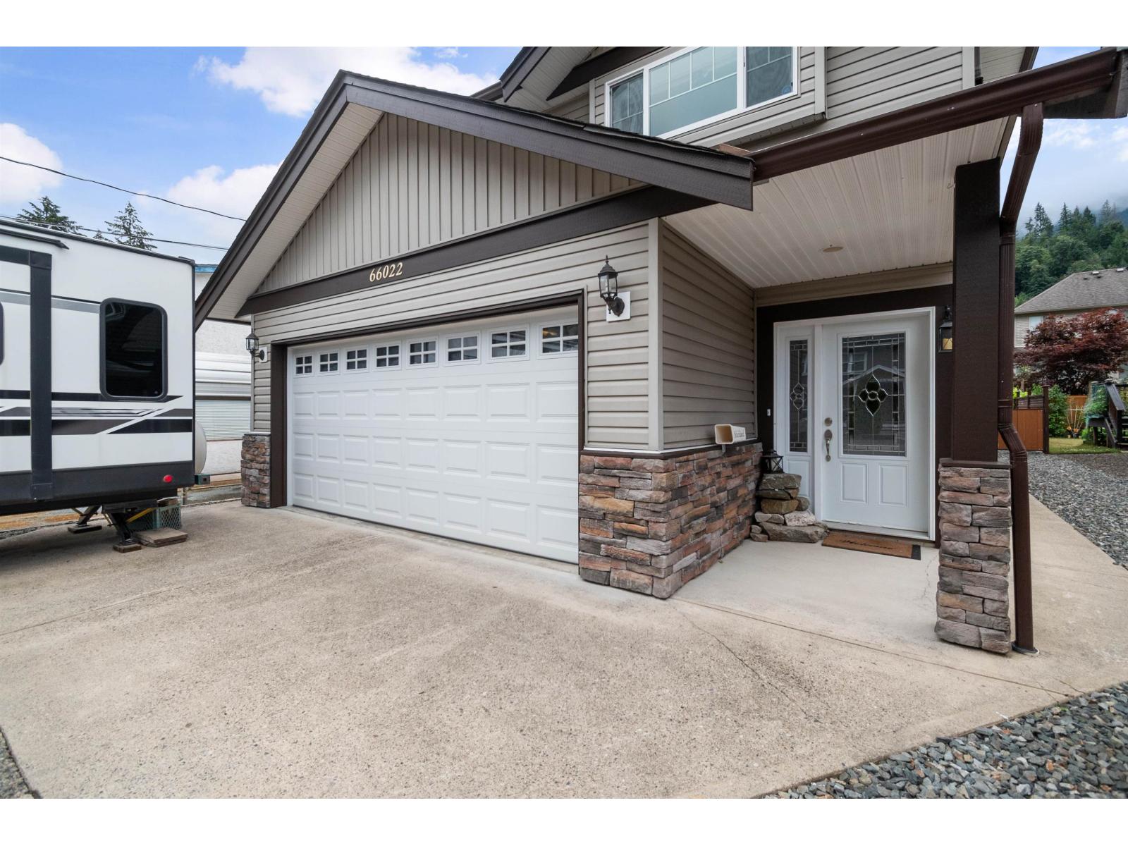 66022 PARK AVENUE|Kawkawa Lake, Hope, British Columbia