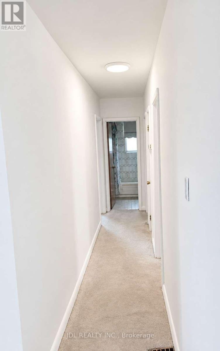 40 Montana Avenue, Toronto, Ontario  M3M 1B6 - Photo 7 - W13674436