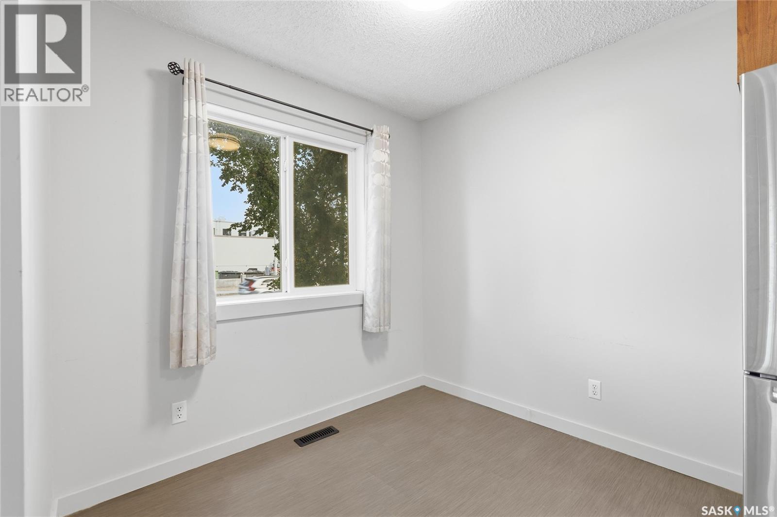 3802 Rae Street, Regina, Saskatchewan  S4S 1K6 - Photo 9 - SK046285