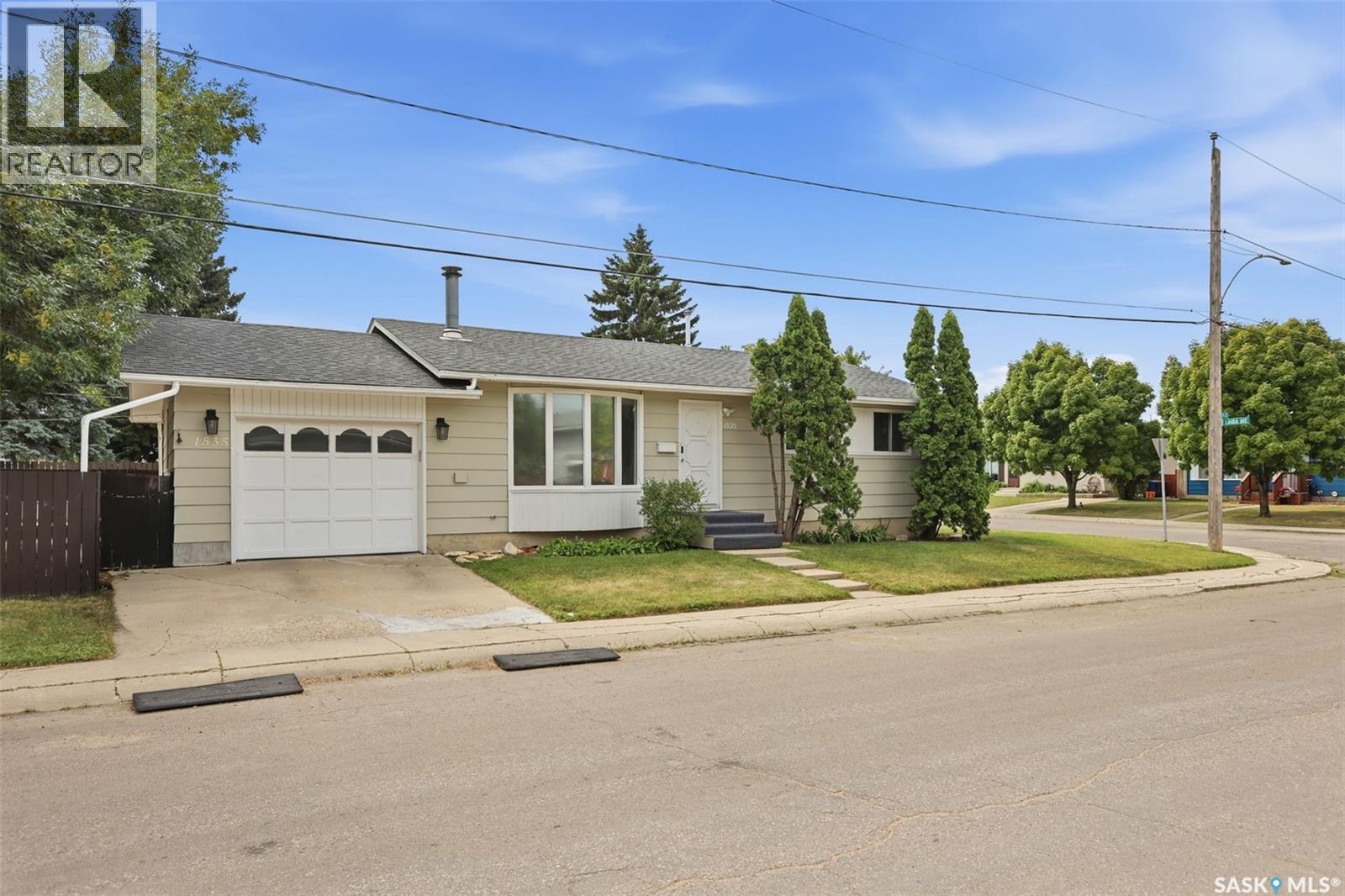 1535 Laura Avenue, Saskatoon, Saskatchewan S7N 2R8 - Photo 2 - SK046293