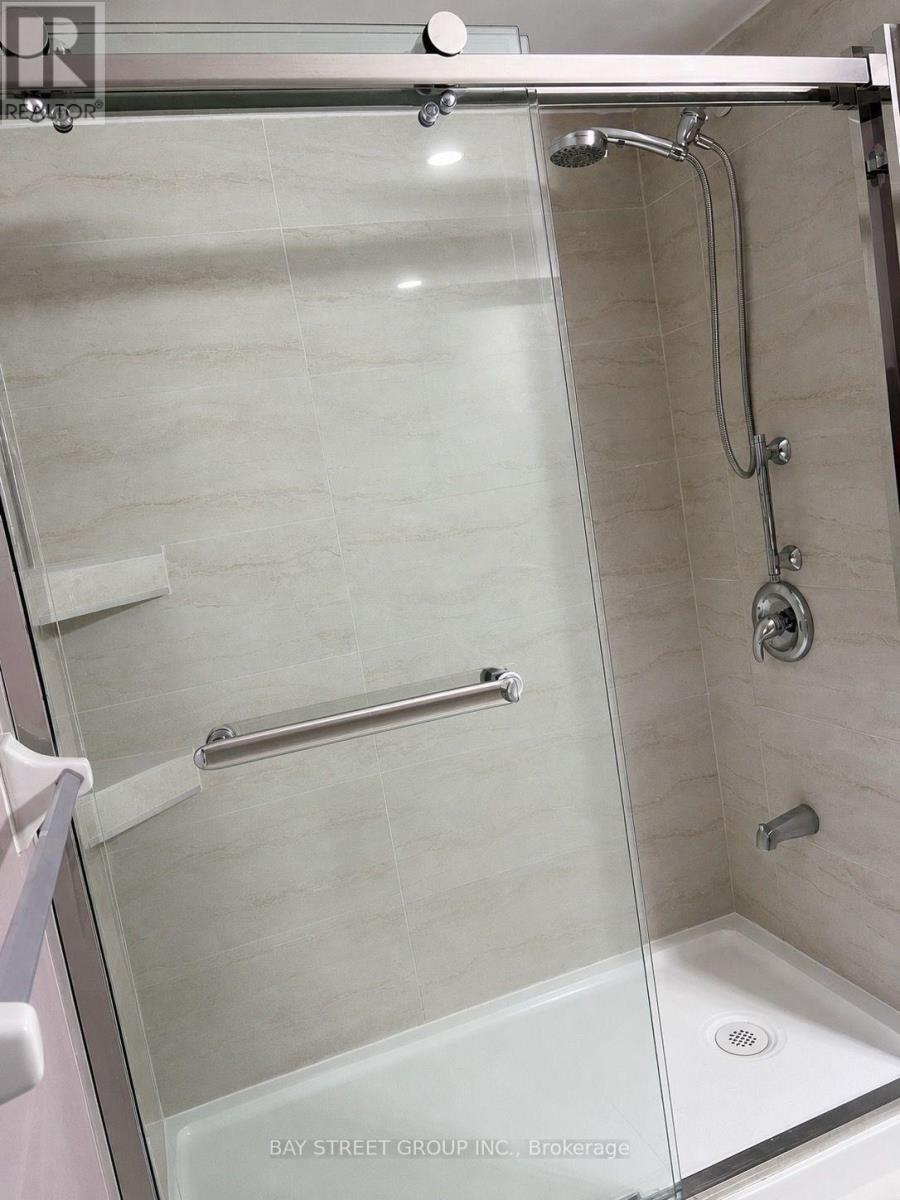 Upper - 19 Casabel Drive, Vaughan, Ontario  L6A 3M5 - Photo 10 - N13702936