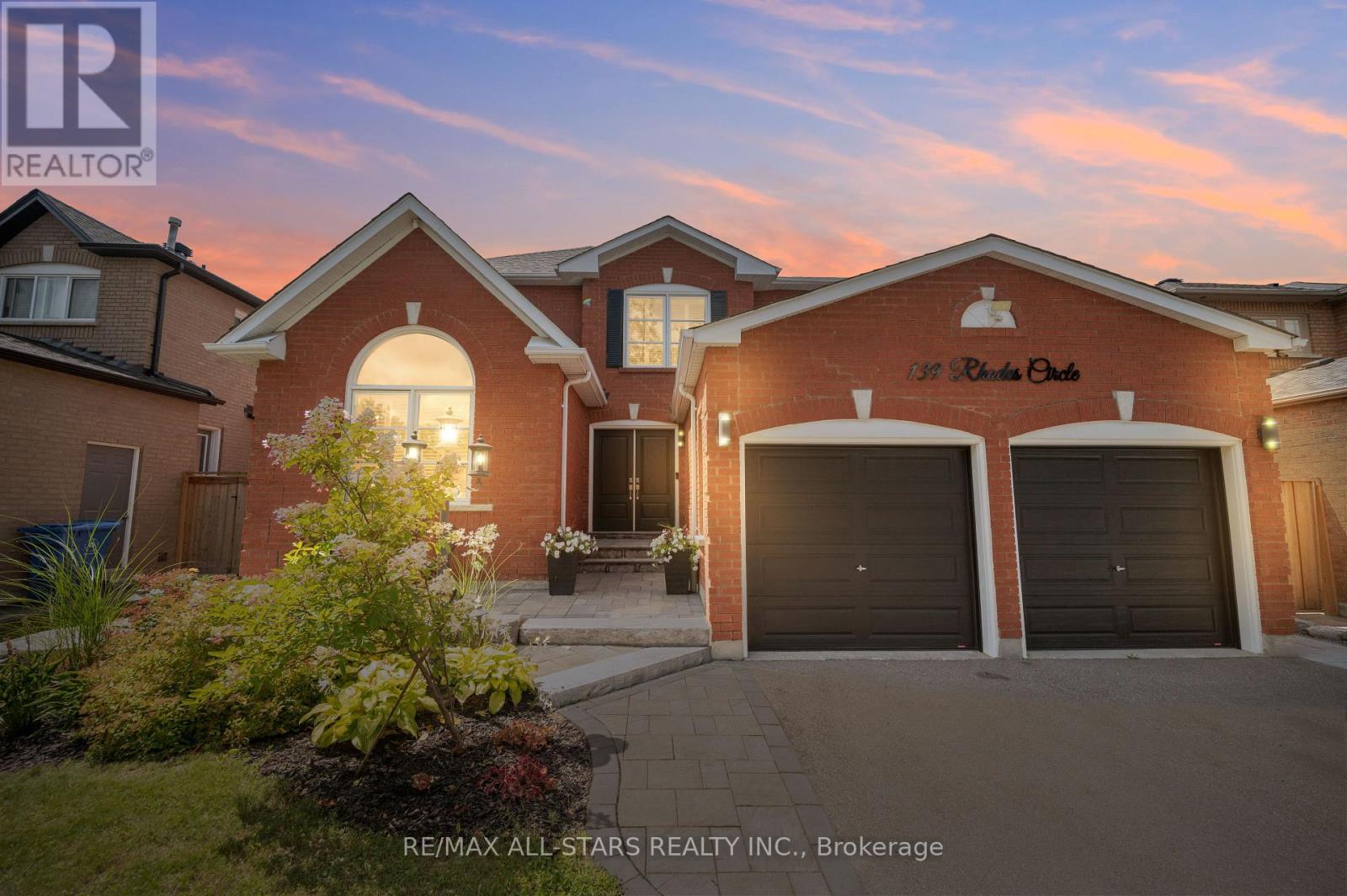 139 RHODES CIRCLE, Newmarket, Ontario