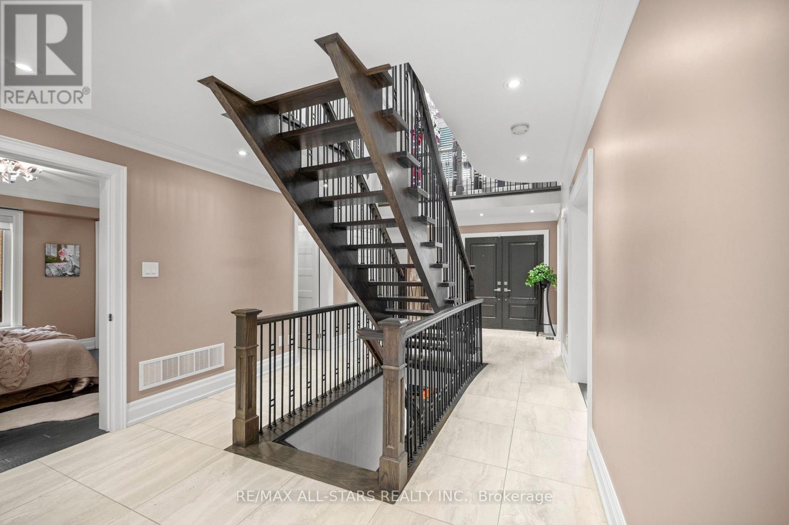 139 Rhodes Circle, Newmarket, Ontario  L3X 1V2 - Photo 33 - N13702946