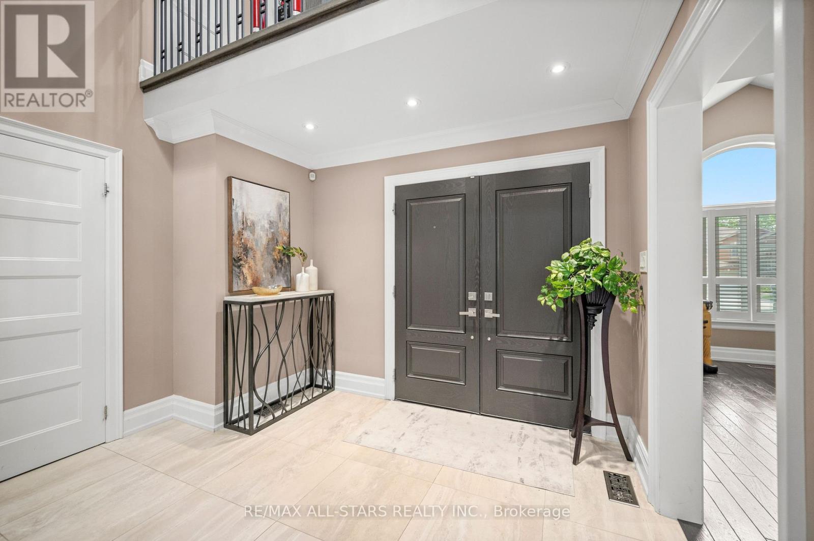 139 Rhodes Circle, Newmarket, Ontario  L3X 1V2 - Photo 4 - N13702946