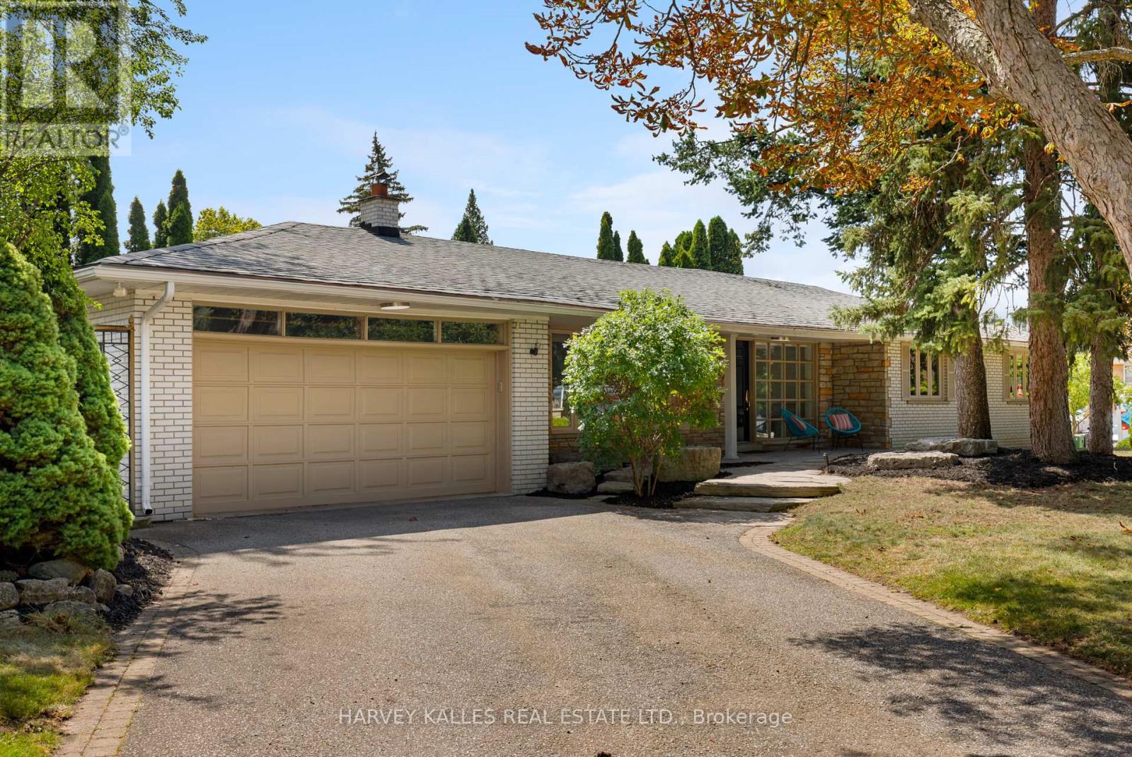 215 EDENBRIDGE DRIVE, Toronto, Ontario