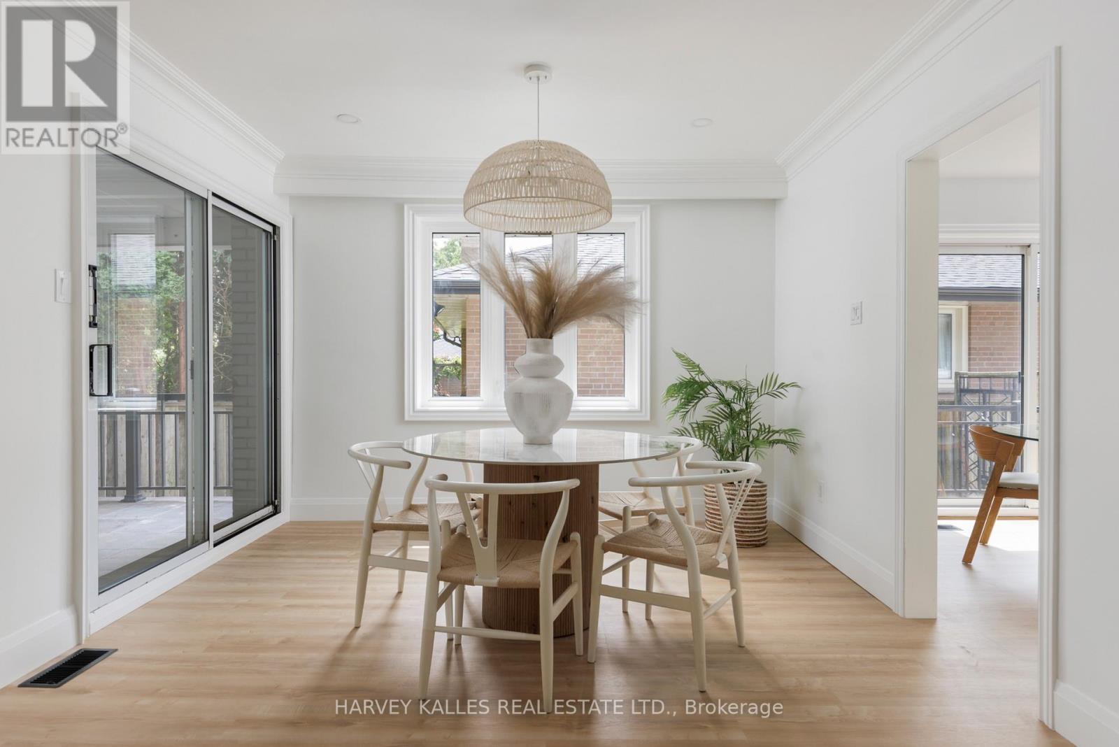 215 Edenbridge Drive, Toronto, Ontario  M9A 3G9 - Photo 12 - W13702956