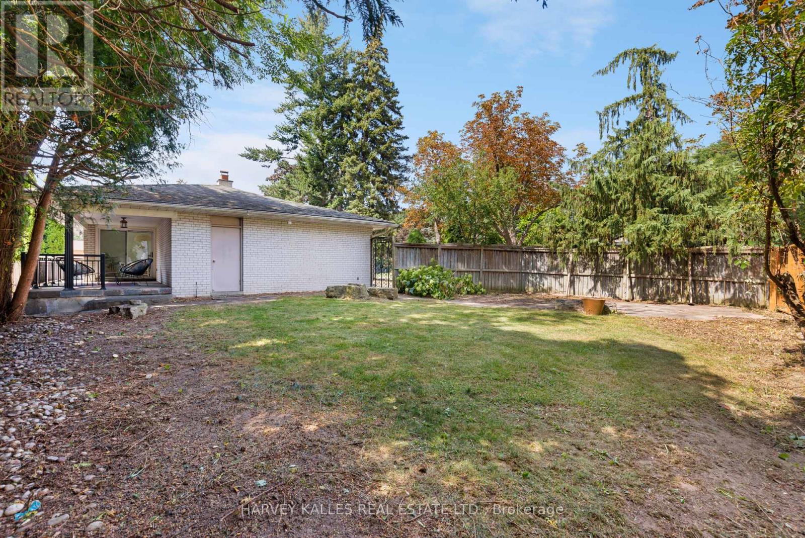 215 Edenbridge Drive, Toronto, Ontario  M9A 3G9 - Photo 17 - W13702956
