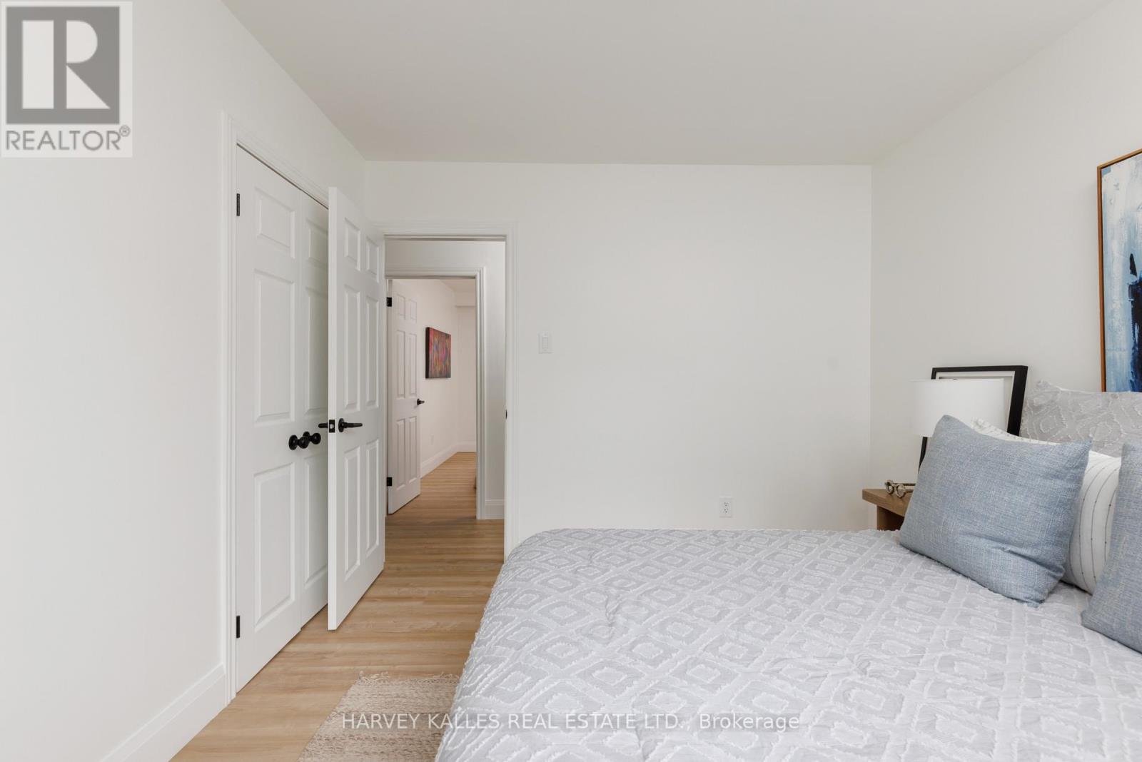 215 Edenbridge Drive, Toronto, Ontario  M9A 3G9 - Photo 30 - W13702956