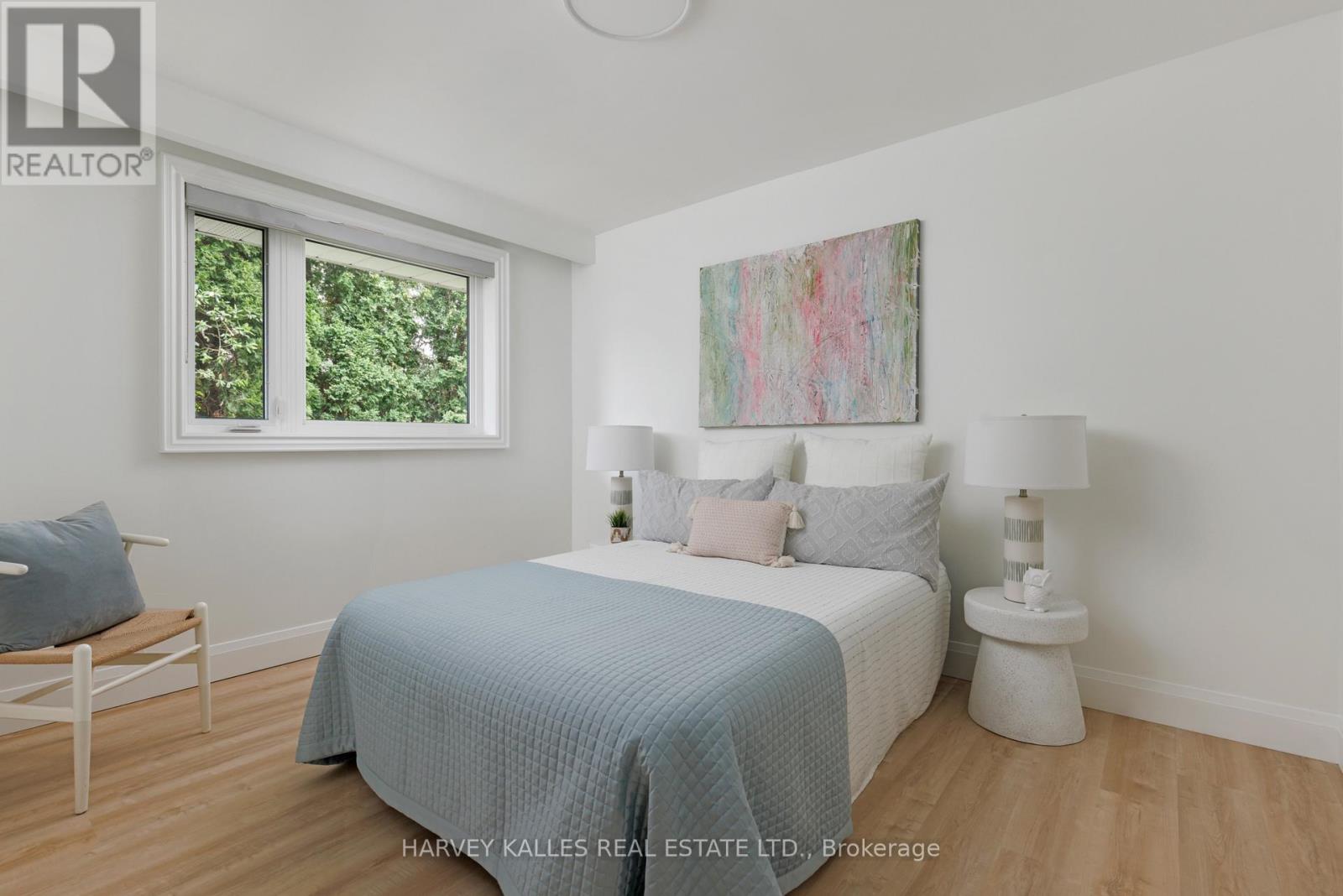 215 Edenbridge Drive, Toronto, Ontario  M9A 3G9 - Photo 33 - W13702956