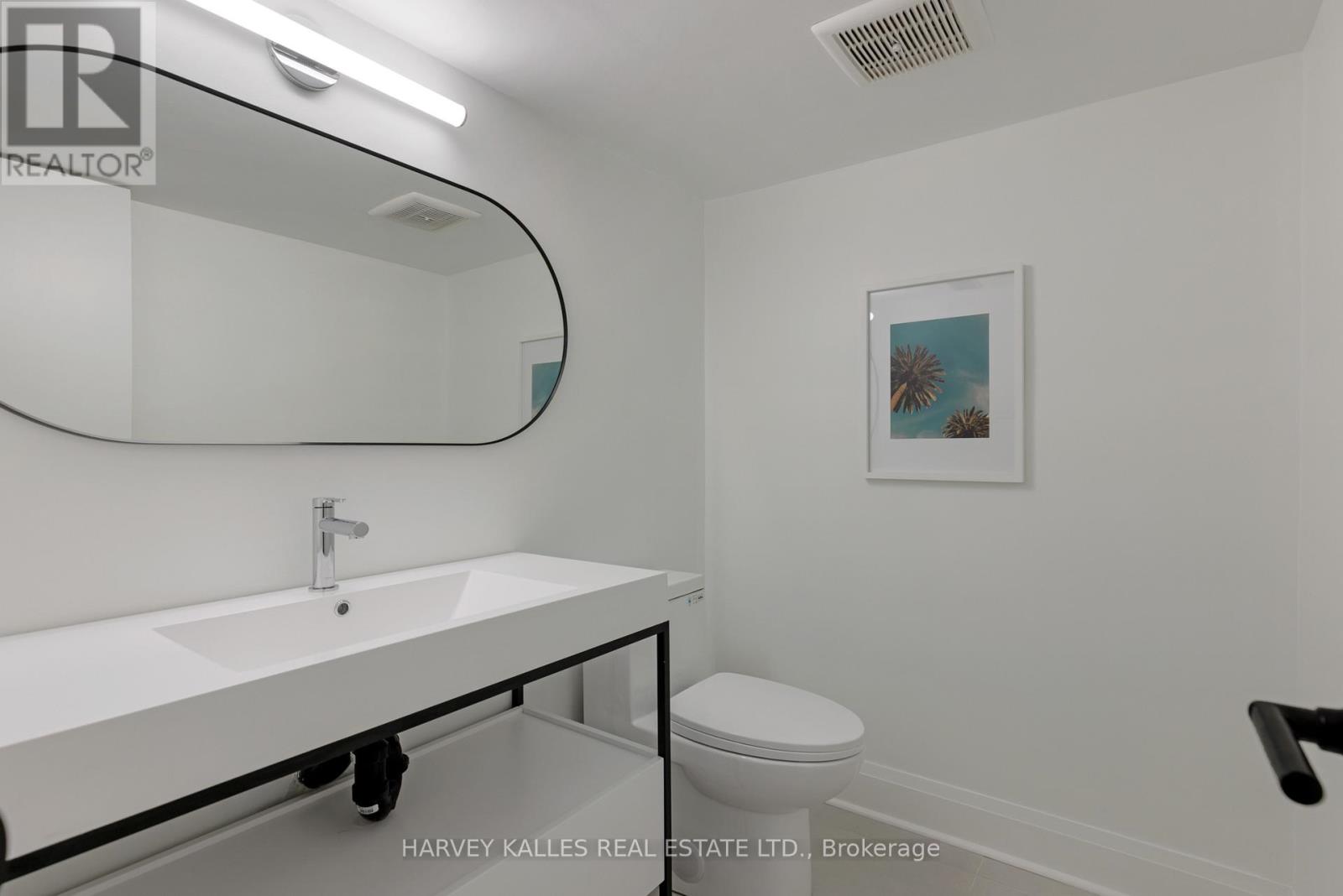 215 Edenbridge Drive, Toronto, Ontario  M9A 3G9 - Photo 49 - W13702956
